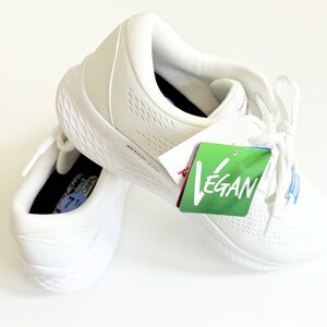 Skechers White Vegan Leather Athletic Sneakers 7.5 NWT